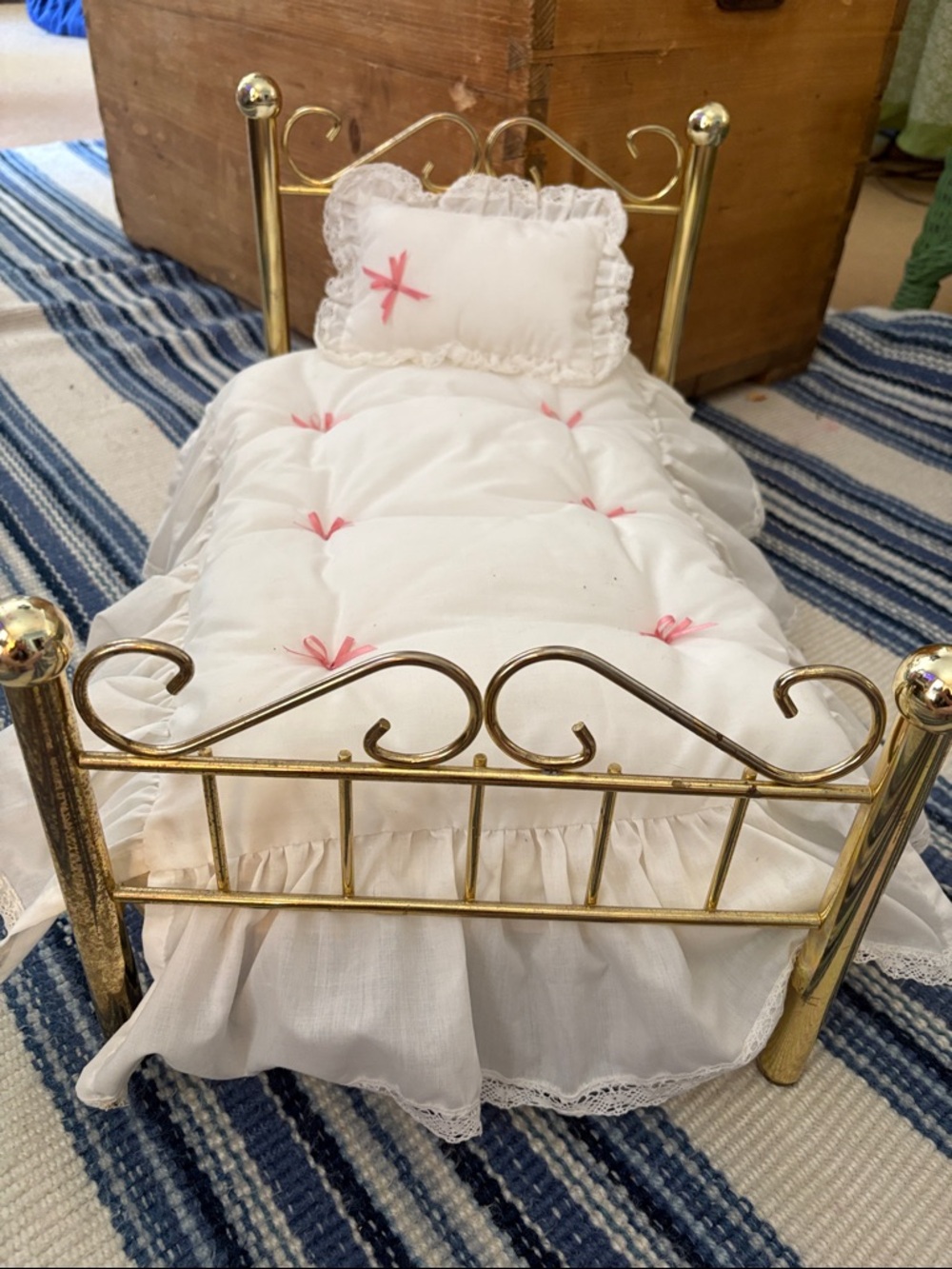 Samantha Vintage Bed with bedding.